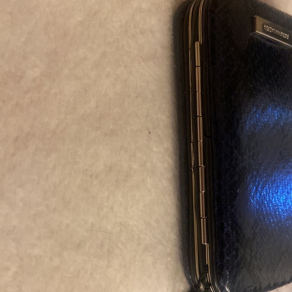 BCBG Clasp Case/Phone Case NWT - Picture 6 of 8
